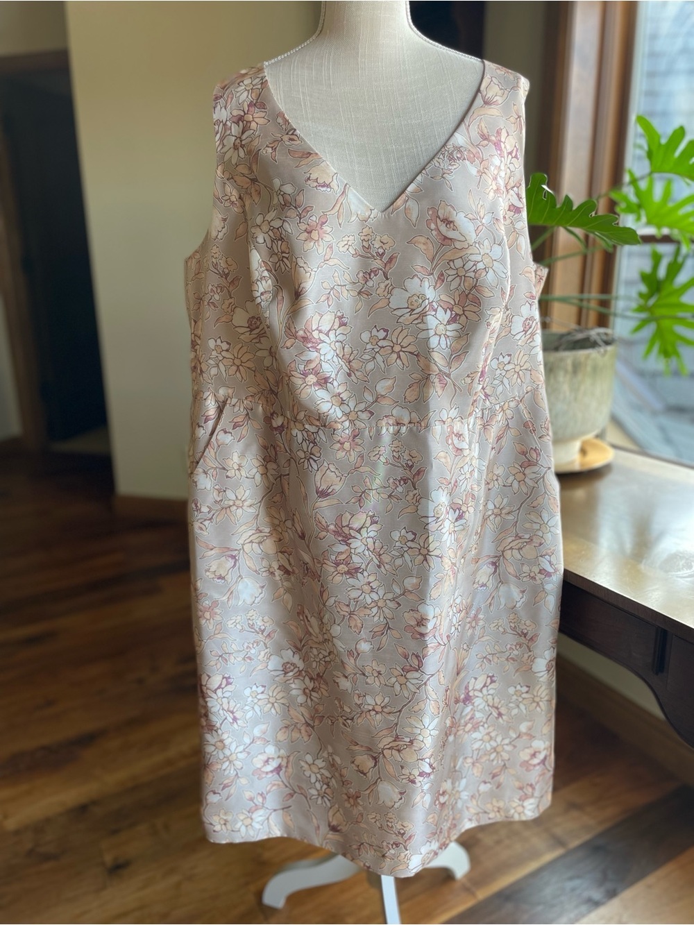 V-Neck Floral Midi Sheath Dress in Light Blush 20W